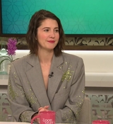 Mary_Elizabeth_Winstead_dishes_on__A_Gentleman_in_Moscow____The_Good_Stuff_with_Mary_Berg_1080p_340.jpg