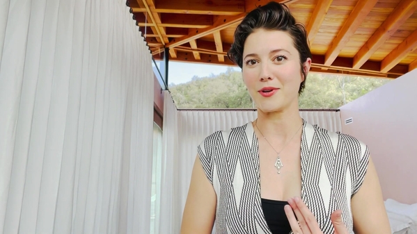 Mary_Elizabeth_Winstead_accepts_Best_Stunts_for_Birds_of_Prey_at_the_4th_Annual_HCA_Film_Awards_1080p_138.jpg