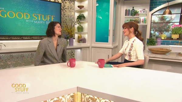 Mary_Elizabeth_Winstead_dishes_on__A_Gentleman_in_Moscow____The_Good_Stuff_with_Mary_Berg_1080p_034.jpg